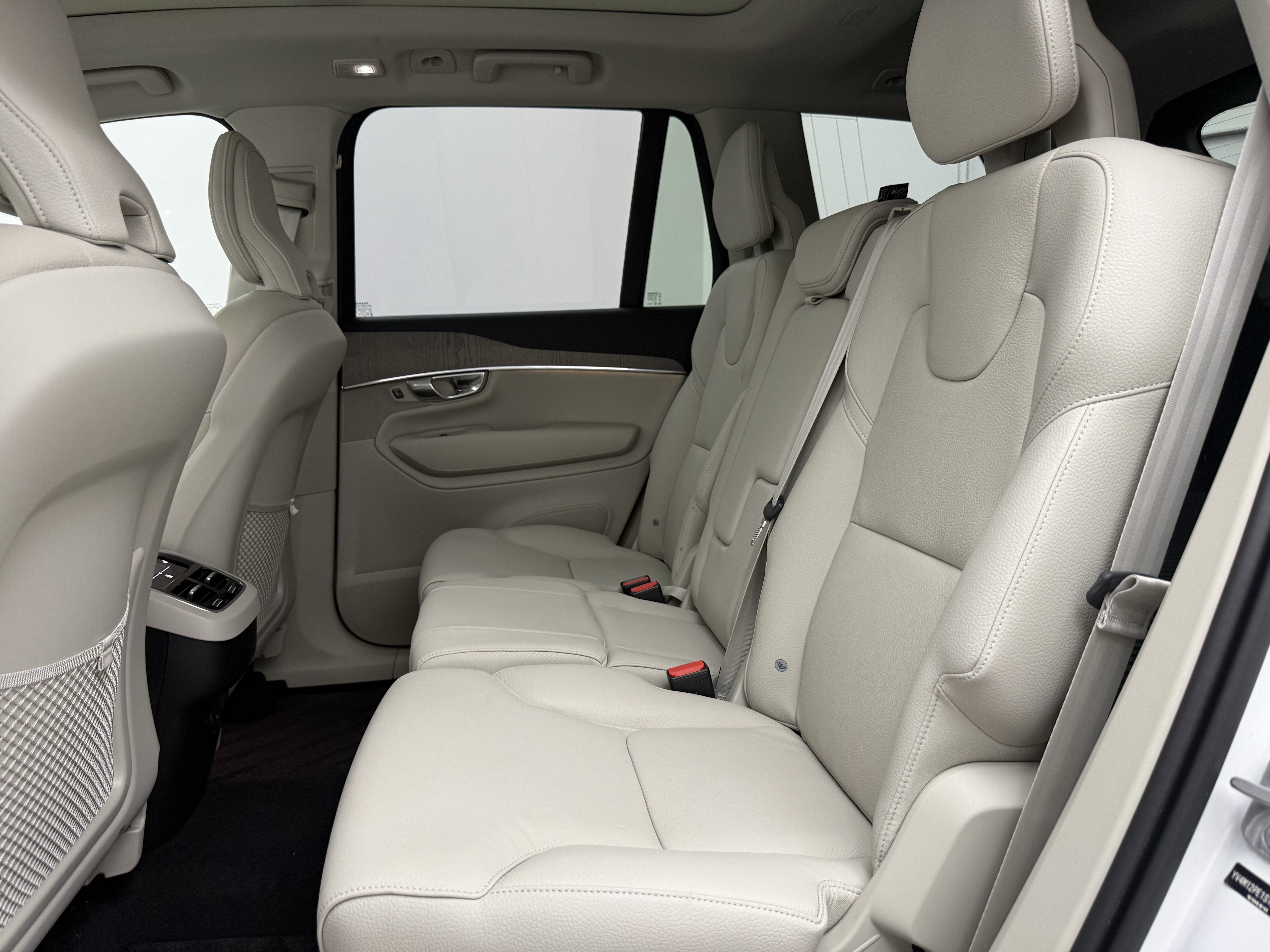 Certified 2025 Volvo XC90 B5 Plus w/ Protection Package Premier AWD/4WD image 25
