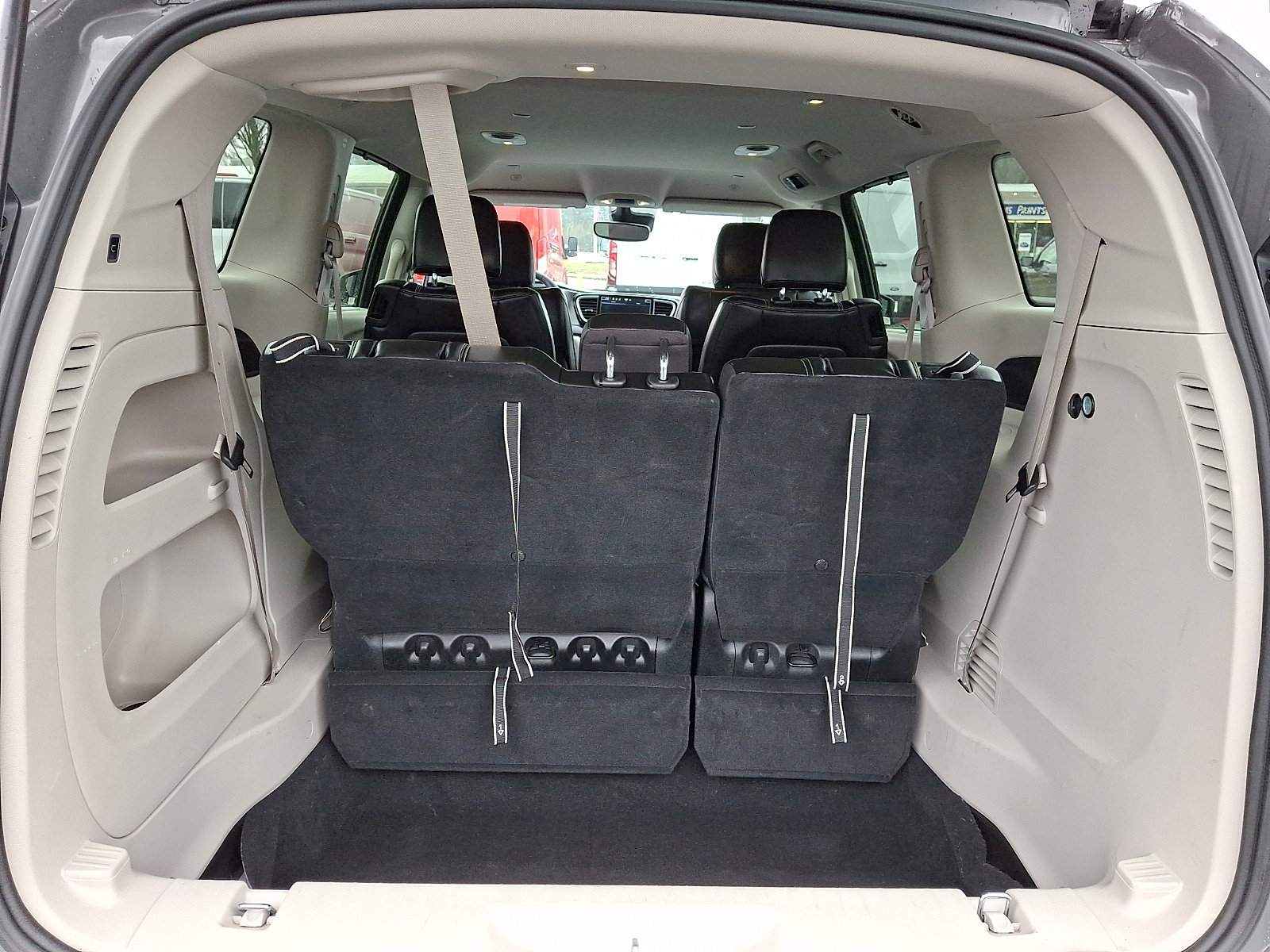 Used 2023 Chrysler Pacifica Touring-L image 28