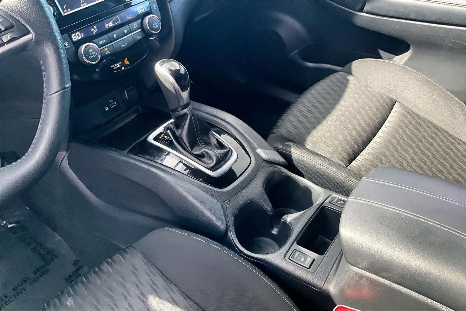 Certified 2019 Nissan Rogue SV FWD image 16