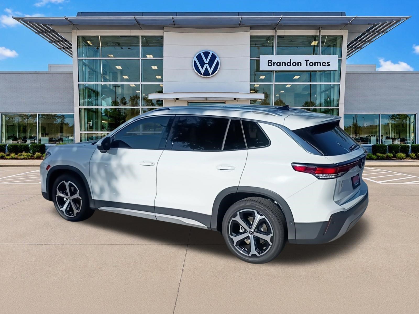 New 2026 Volkswagen Tiguan SE FWD image 7