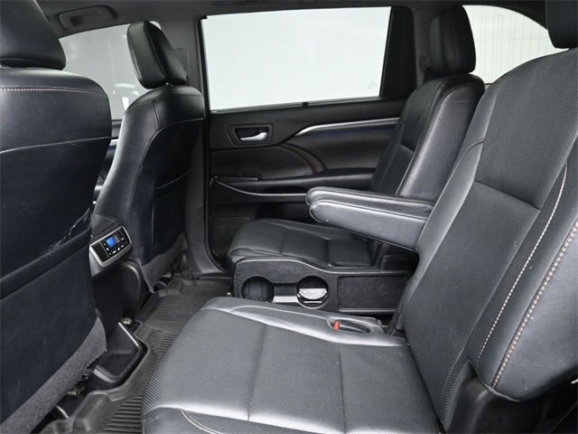 Used 2017 Toyota Highlander Limited image 18
