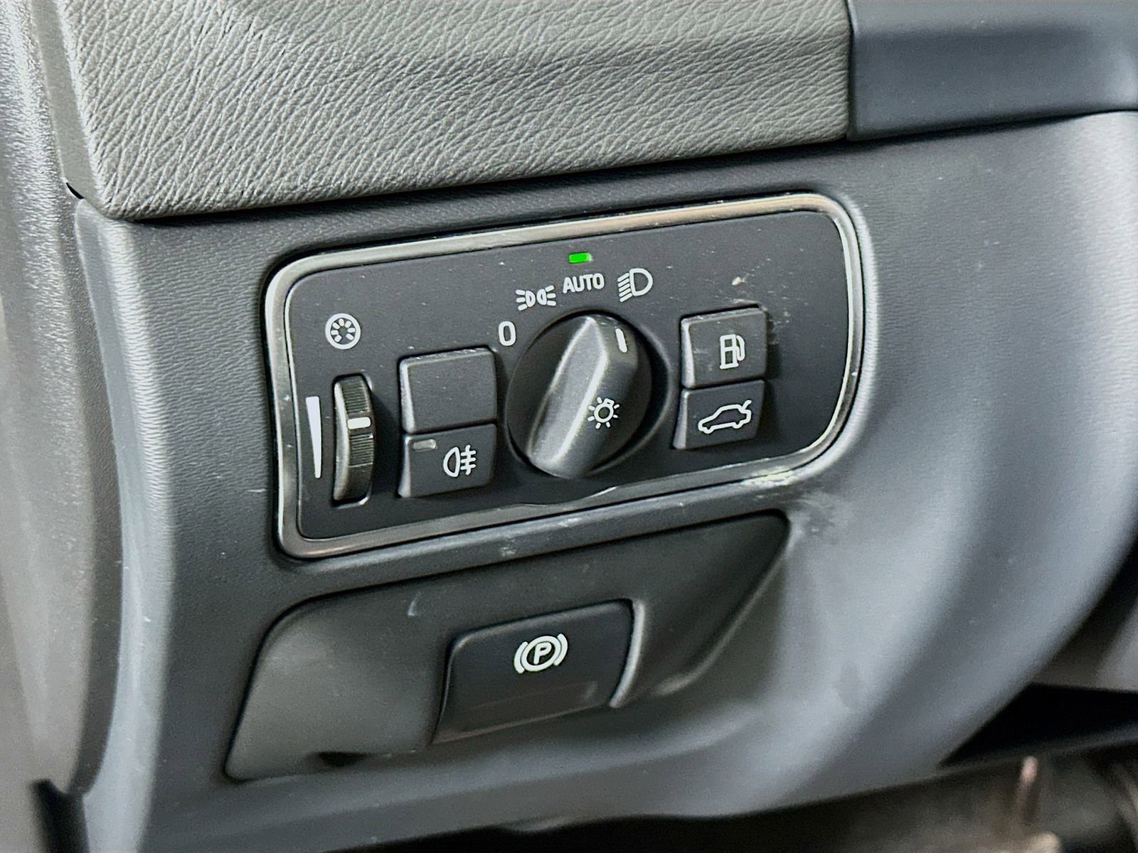 Used 2016 Volvo V60 T5 Premier image 10