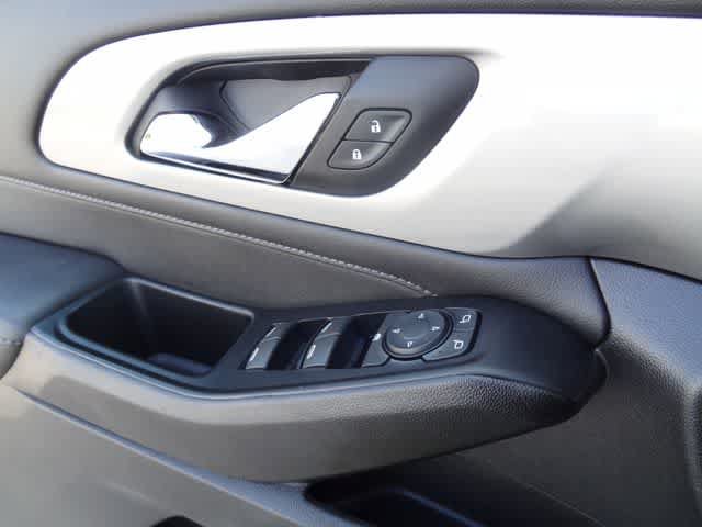 Used 2023 Chevrolet Traverse LT FWD image 18