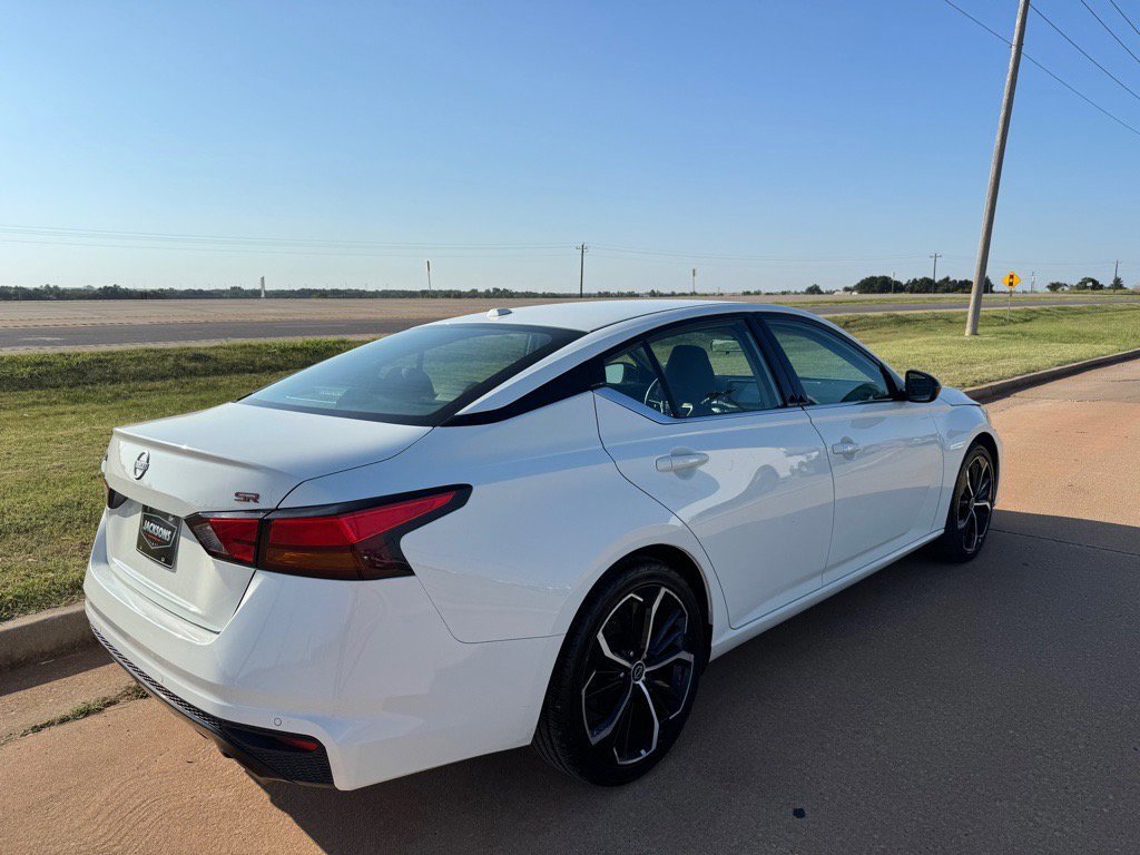 Used 2023 Nissan Altima 2.5 SR image 3