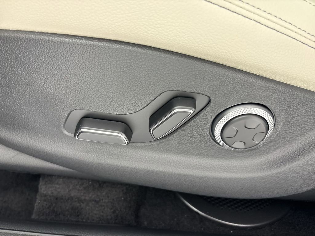 New 2026 Genesis GV70 2.5T Select AWD/4WD image 14