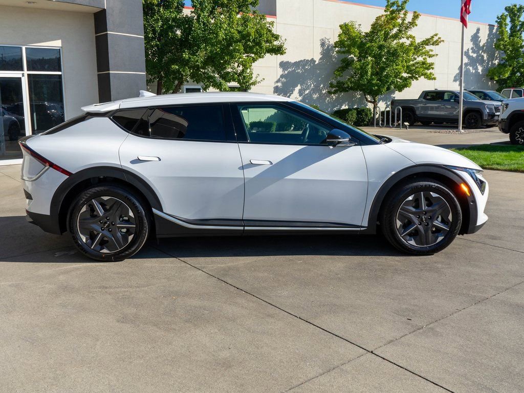 New 2025 Kia EV6 Light w/ Light LR Technology Package image 8