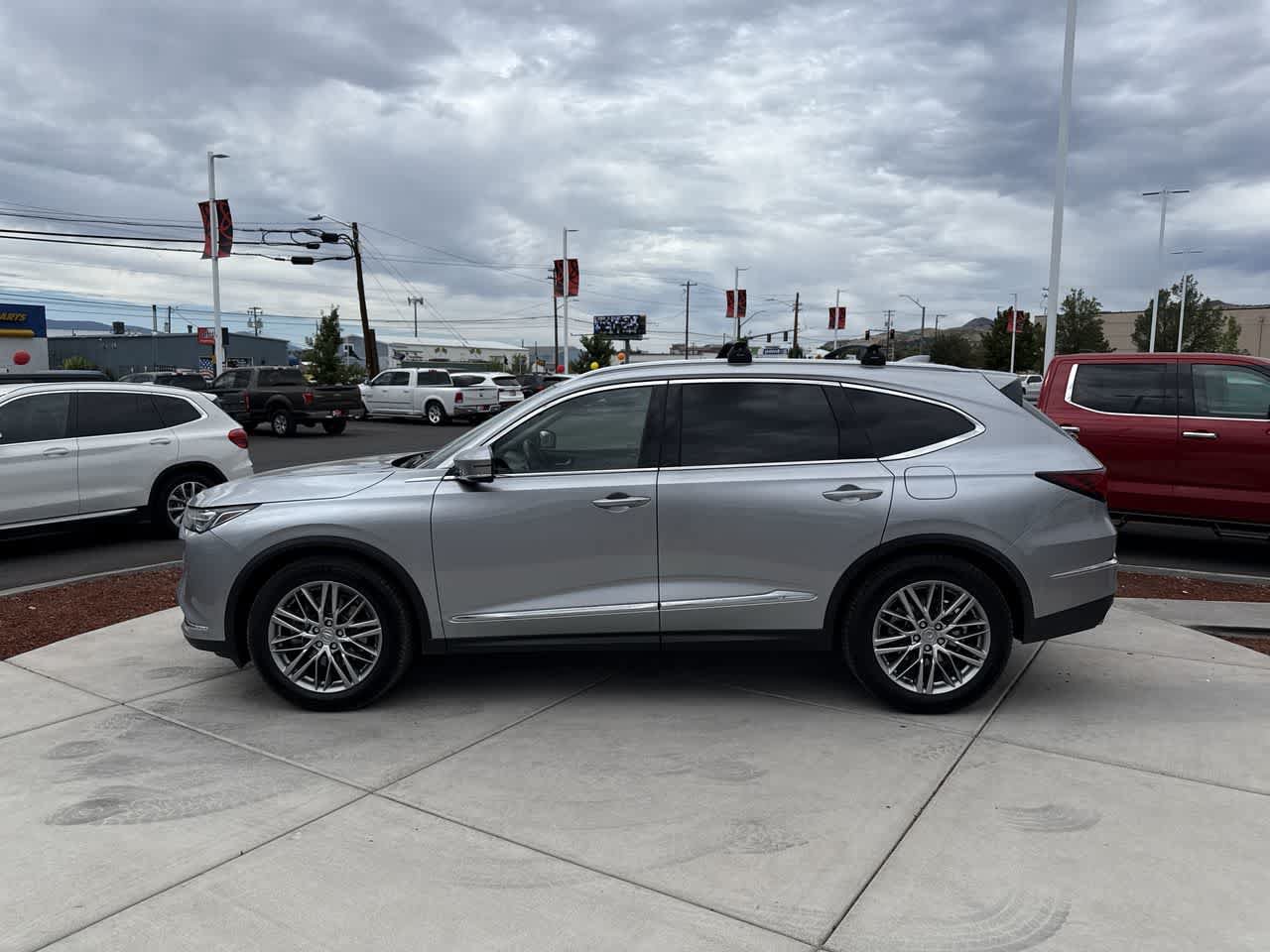 Used 2023 Acura MDX w/ Advance Package AWD/4WD image 2
