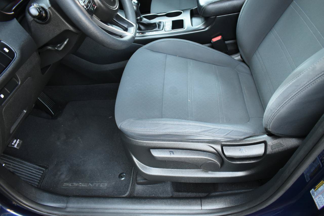 Used 2016 Kia Sorento FWD image 26