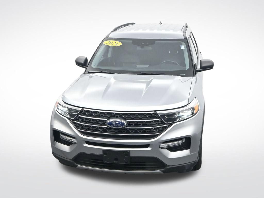 Used 2024 Ford Explorer XLT w/ Equipment Group 202A image 24