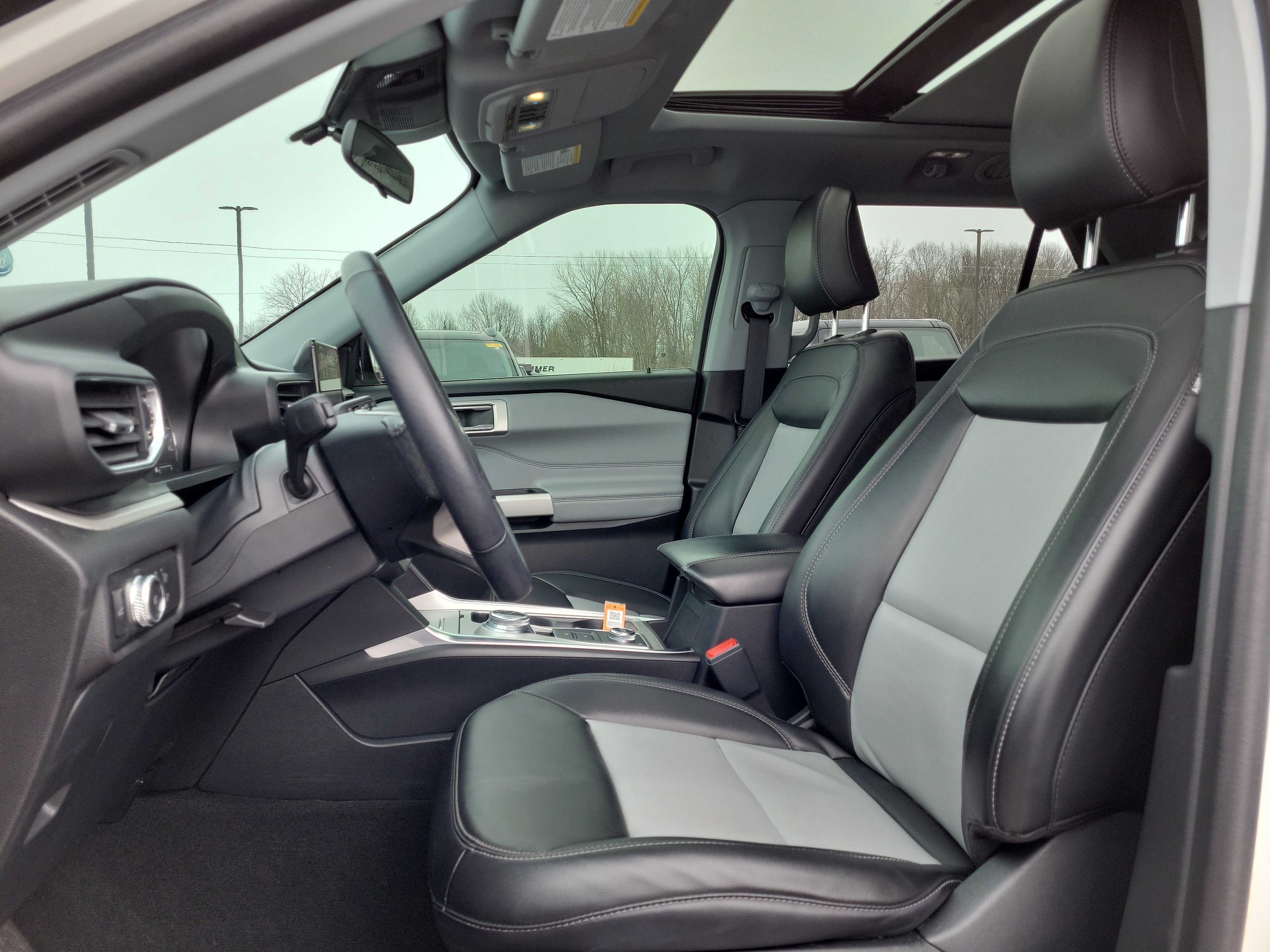 Used 2022 Ford Explorer XLT w/ Equipment Group 202A image 20