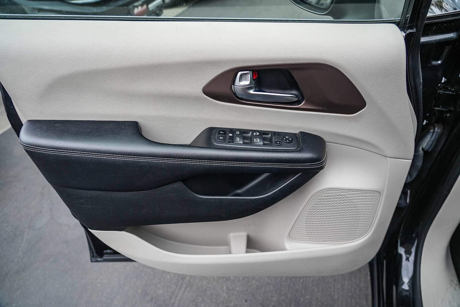 Used 2022 Chrysler Voyager LX FWD image 20