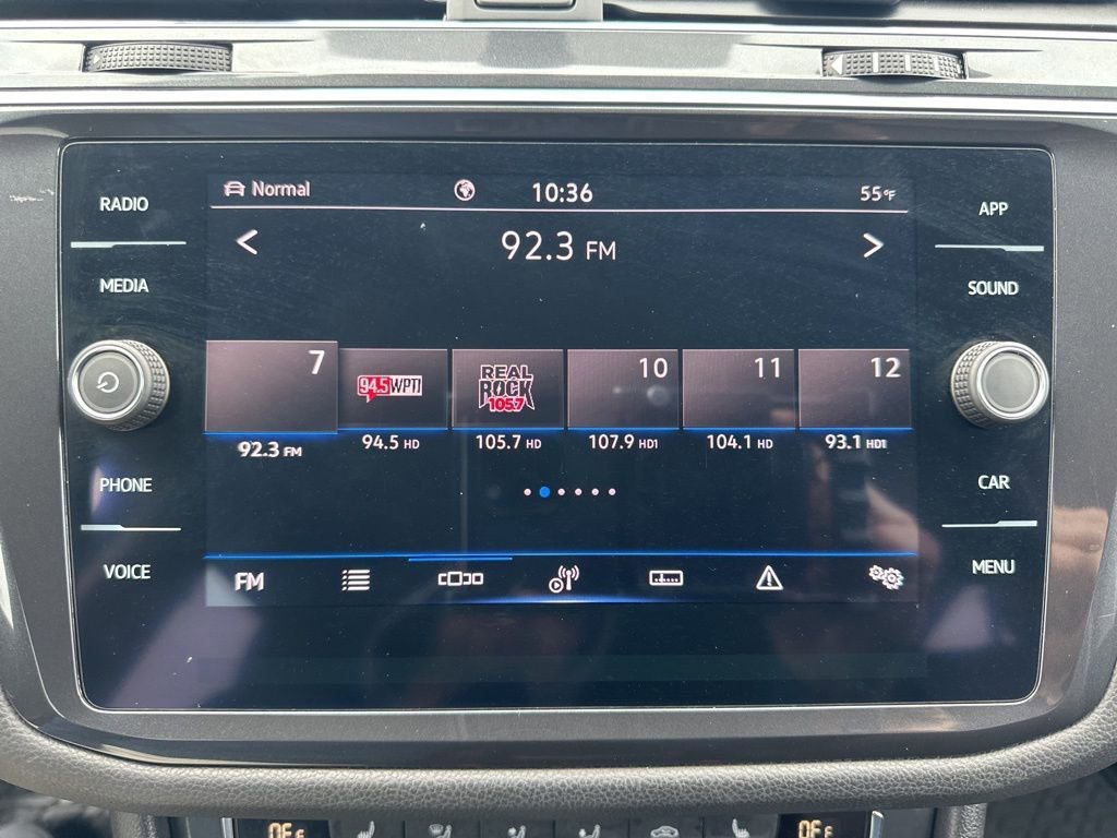 Used 2021 Volkswagen Tiguan SE image 17