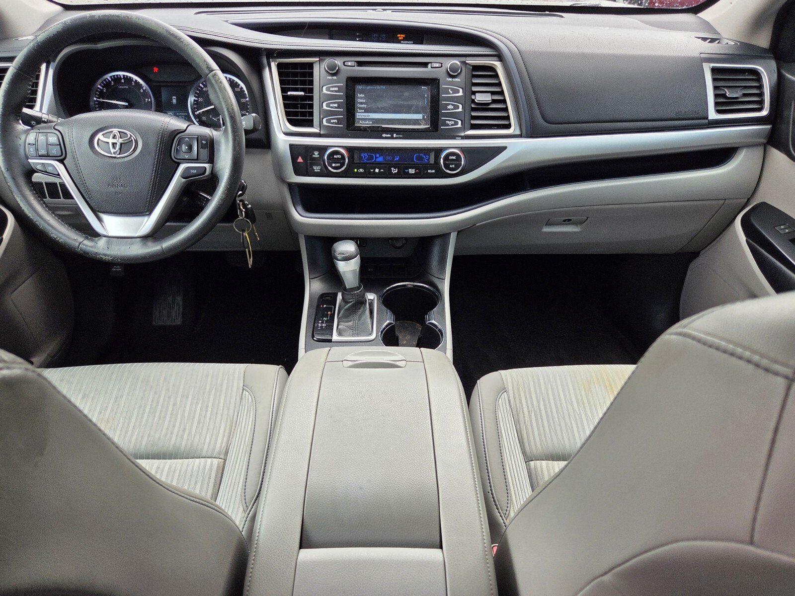Used 2015 Toyota Highlander Plus FWD image 12