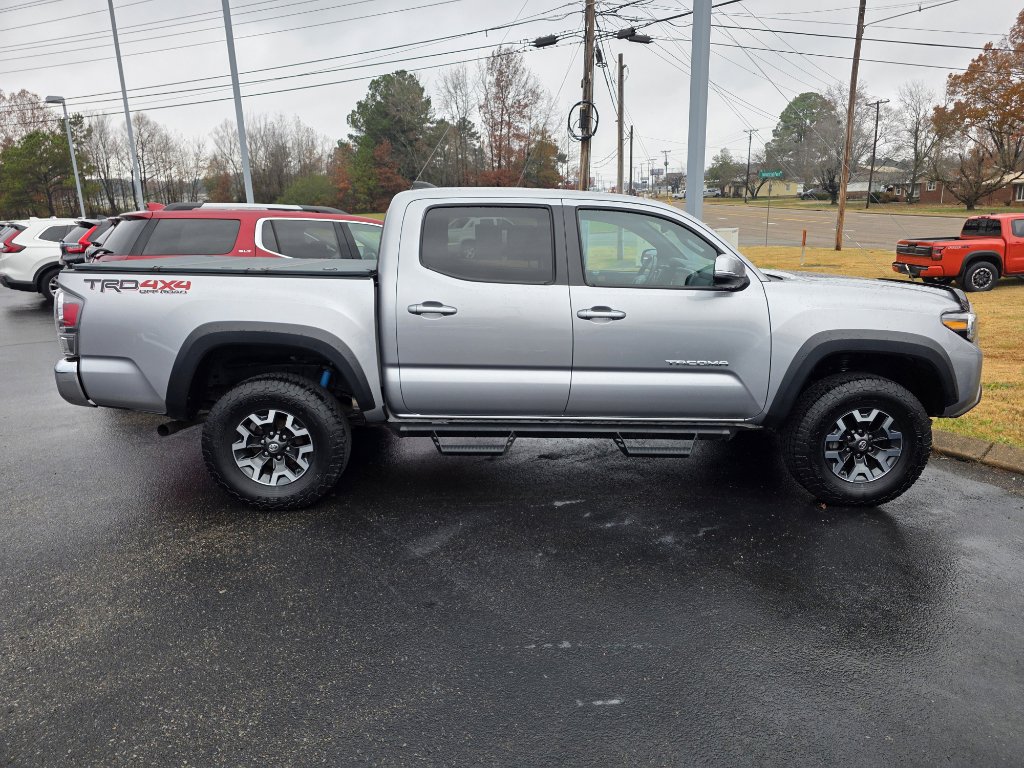 Used 2020 Toyota Tacoma TRD Off-Road image 2