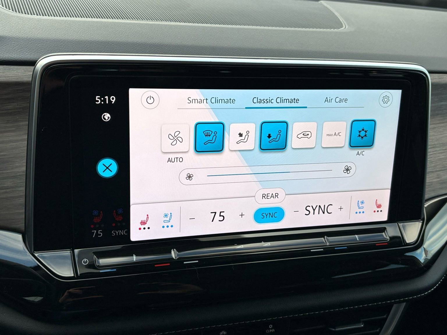 Used 2024 Volkswagen Atlas SEL image 7