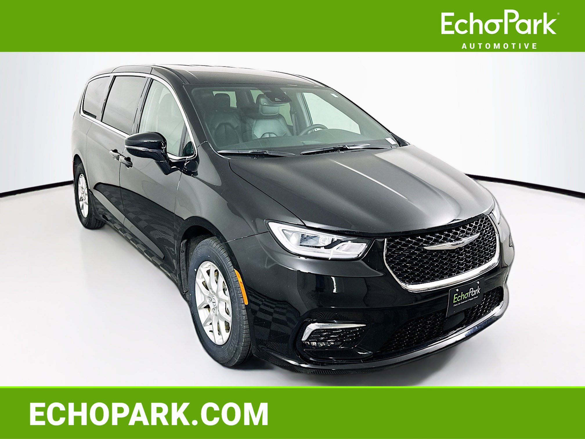 Used 2025 Chrysler Pacifica Select FWD image 1