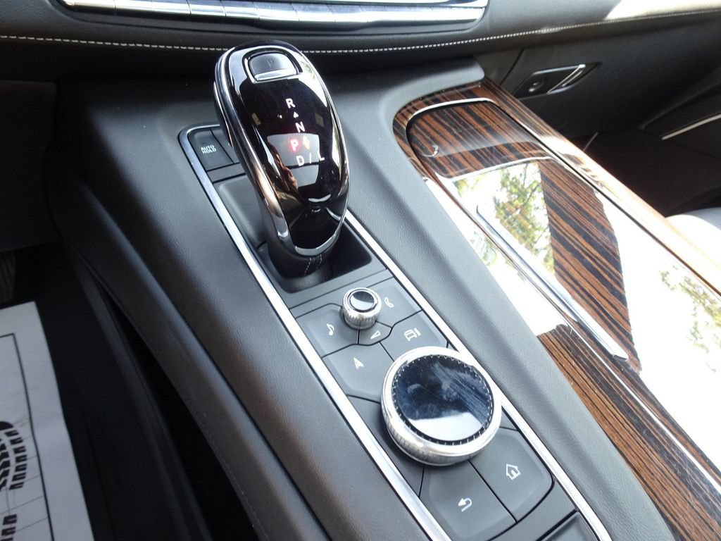Used 2022 Cadillac Escalade ESV Premium Luxury AWD/4WD image 17