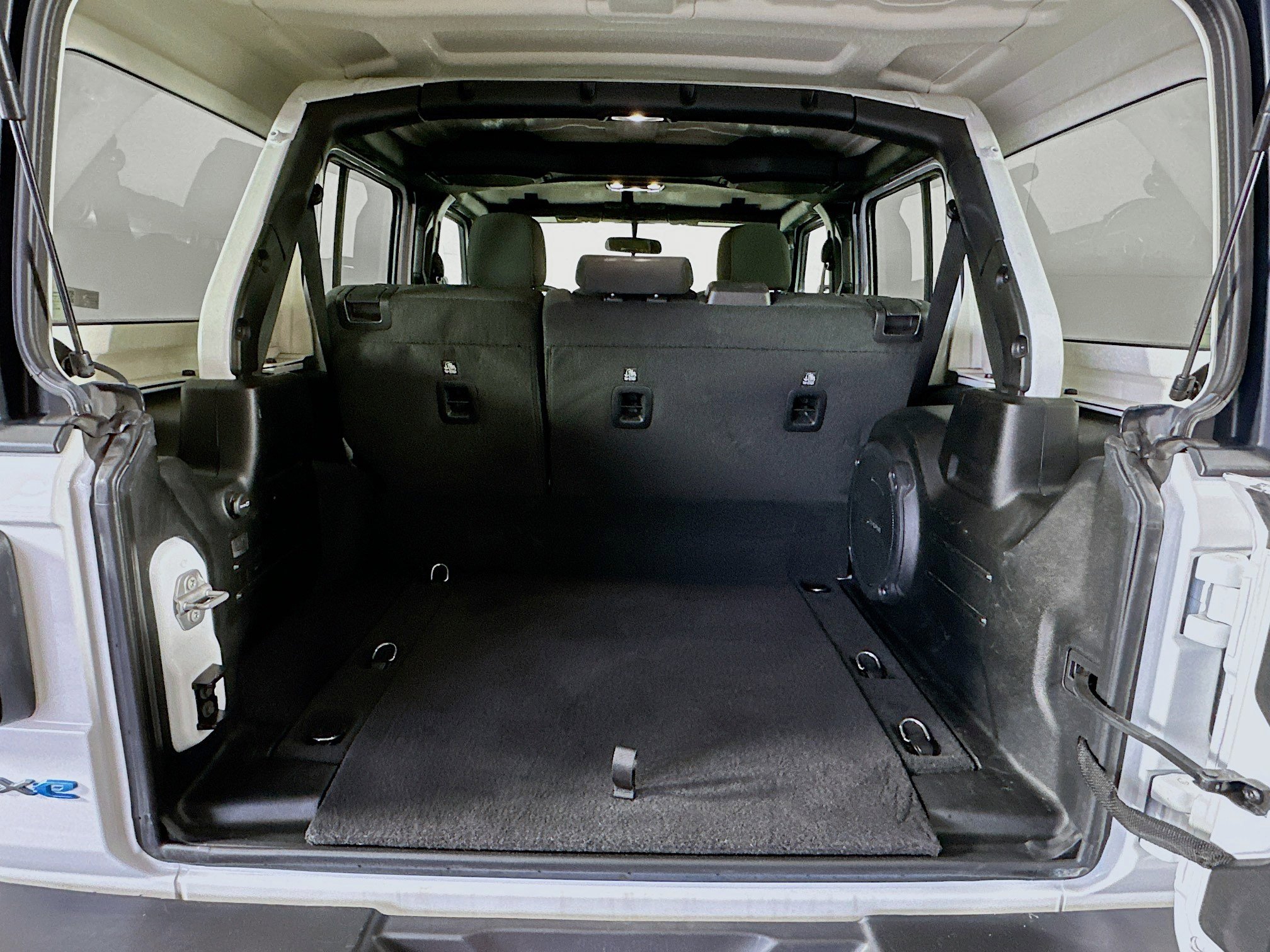 Used 2023 Jeep Wrangler Unlimited w/ Cold Weather Group image 26