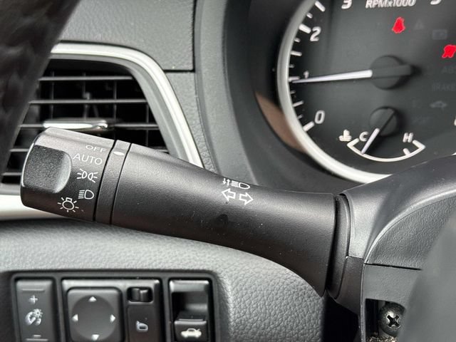 Used 2017 Nissan Sentra SV w/ Driver's Assist Package FWD image 26