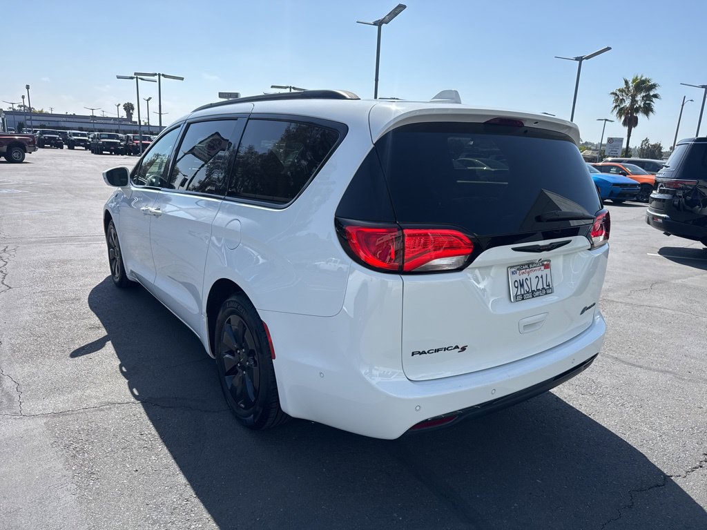 Certified 2020 Chrysler Pacifica Limited w/ Quick Oder Package 2EV RED-S FWD image 5