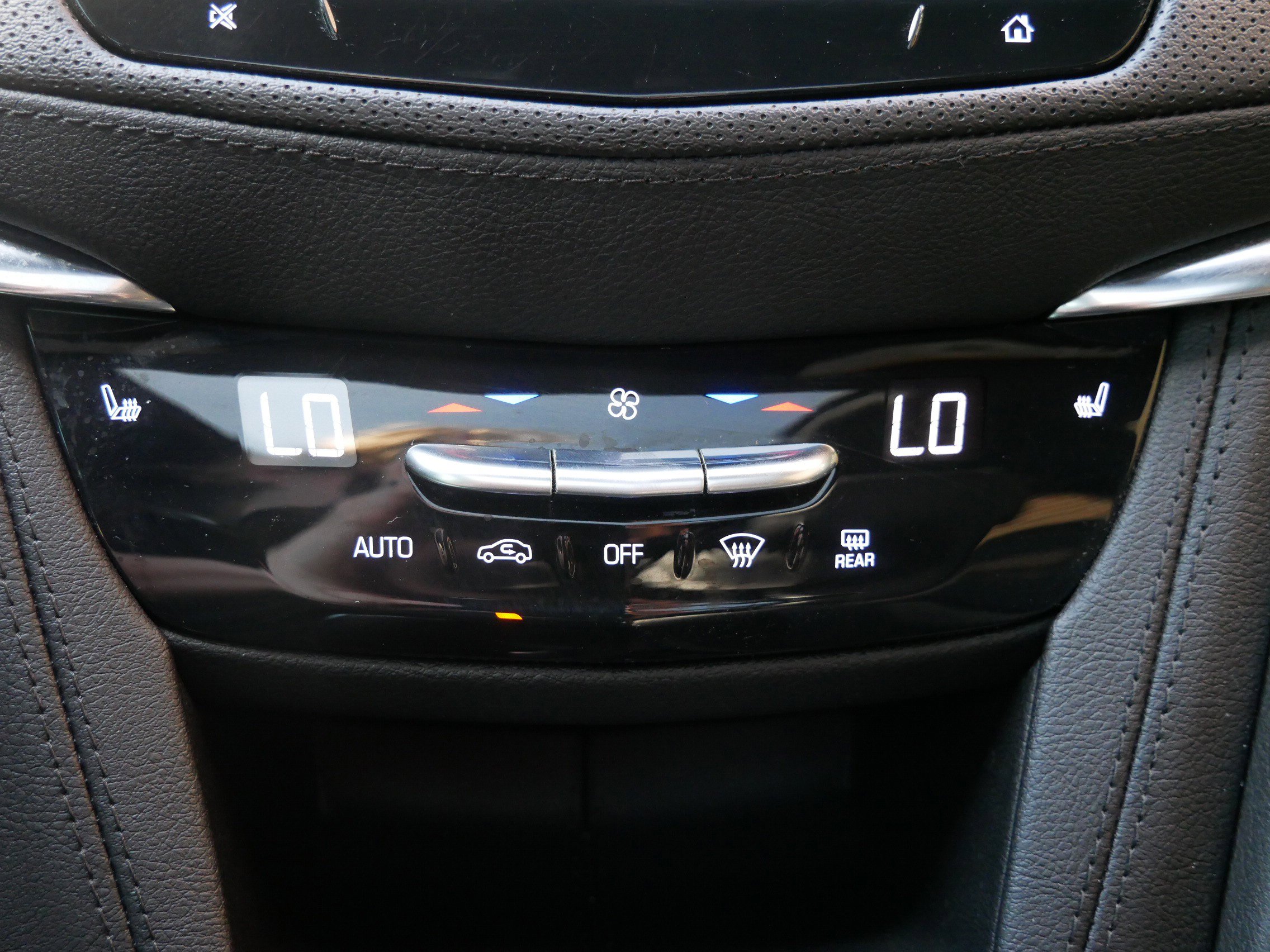 Certified 2022 Cadillac XT5 Premium Luxury FWD image 19