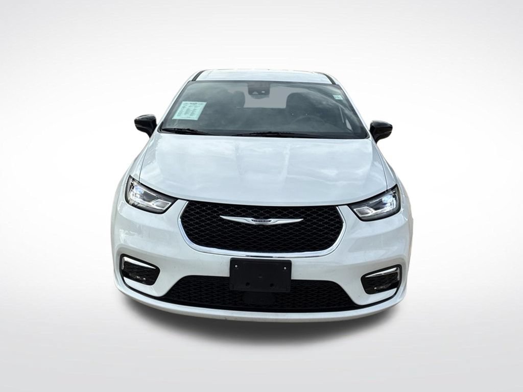 Used 2025 Chrysler Pacifica Select FWD image 2