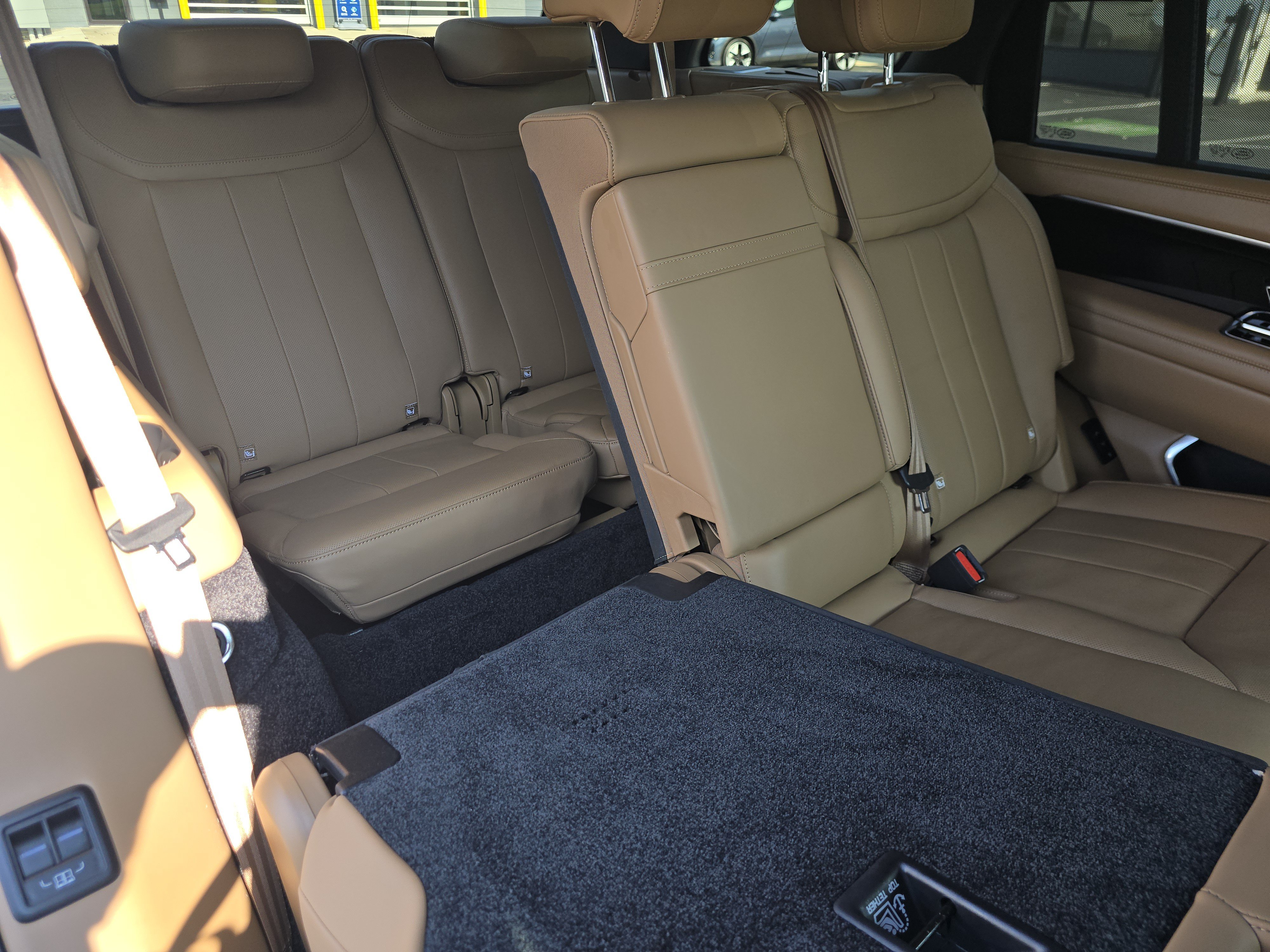 Used 2024 Land Rover Range Rover Long Wheelbase SE AWD/4WD image 20