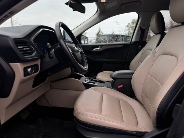 Used 2022 Ford Escape Titanium w/ Class II Trailer Tow Package image 16