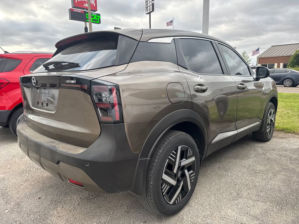 Used 2025 Nissan Kicks SV w/ Illumination Package FWD image 4