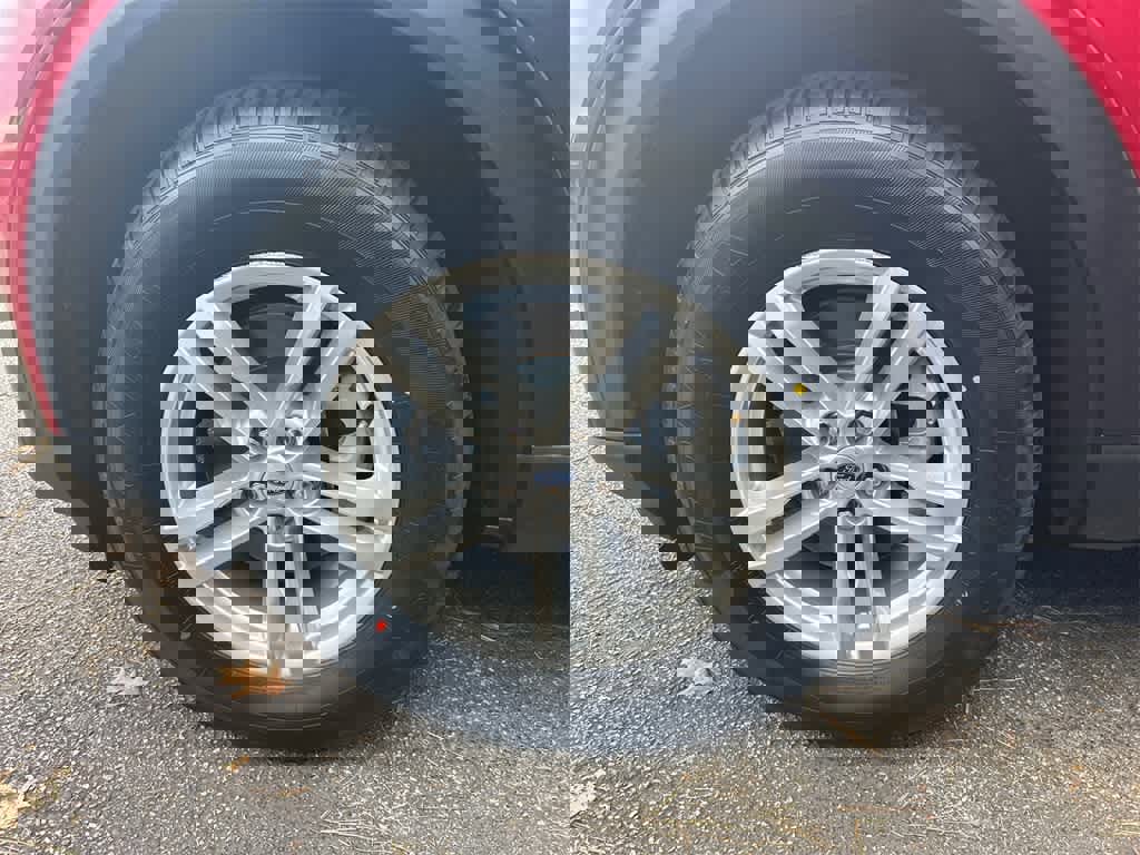 Used 2022 Ford Explorer XLT w/ Equipment Group 202A image 7