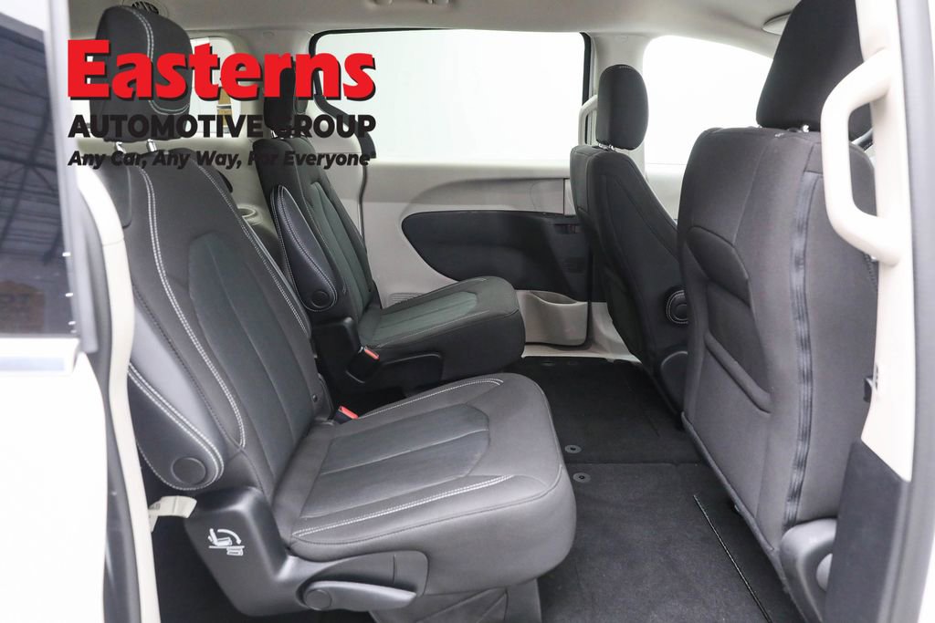 Used 2022 Chrysler Voyager LX image 23