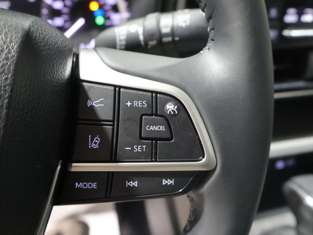 Used 2024 Toyota Highlander LE AWD/4WD image 34