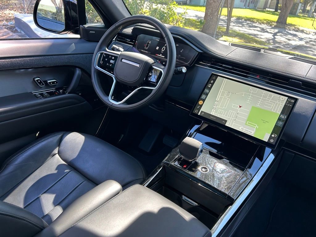 Used 2025 Land Rover Range Rover Sport SE image 10