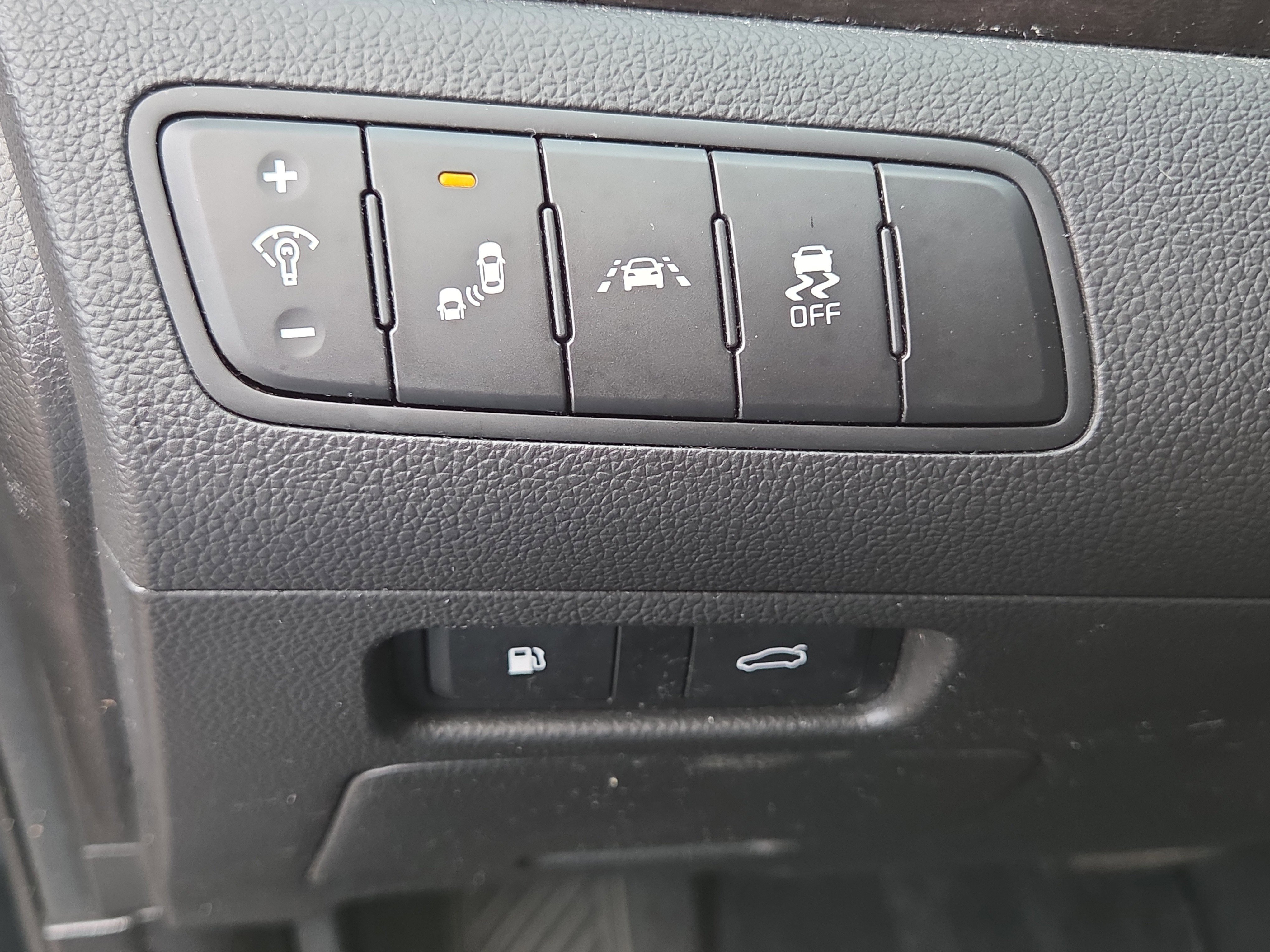 Used 2014 Kia Cadenza Limited image 29