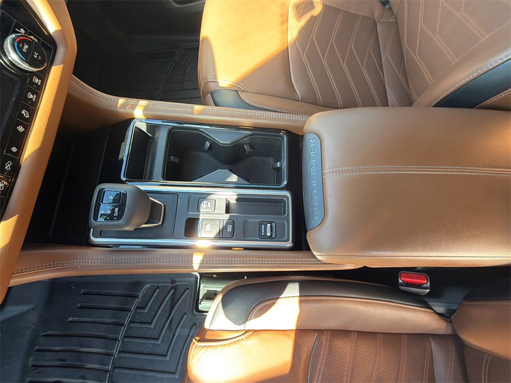 Used 2023 Nissan Pathfinder Platinum w/ Cargo Package image 3