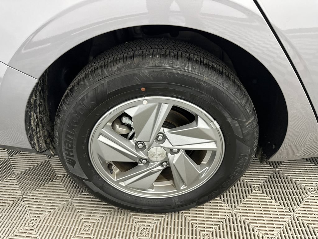 Used 2026 Hyundai Elantra SE w/ Cargo Package FWD image 17