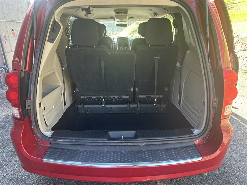 Used 2012 Dodge Grand Caravan SXT FWD image 17