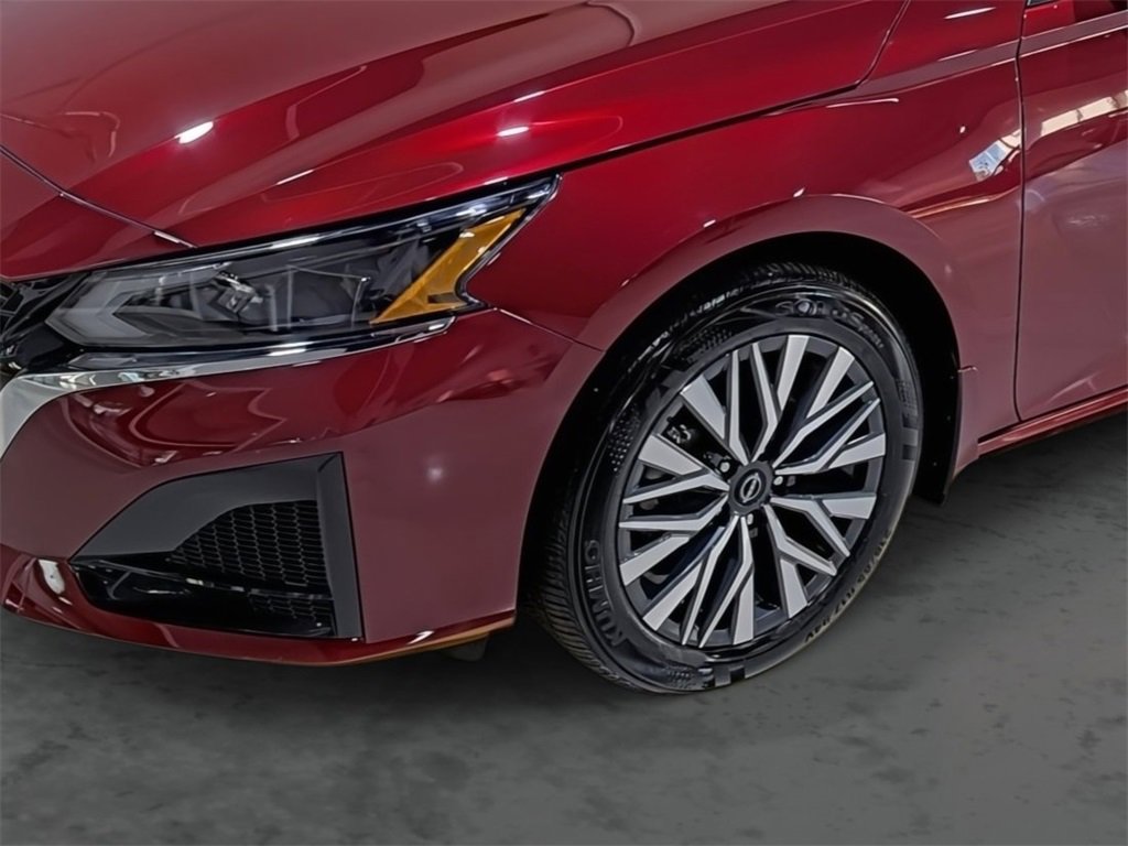 Used 2024 Nissan Altima 2.5 SV w/ SV Premium Package image 7