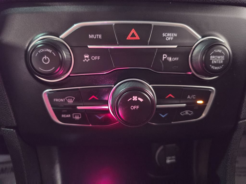 Used 2020 Dodge Charger SXT RWD image 16
