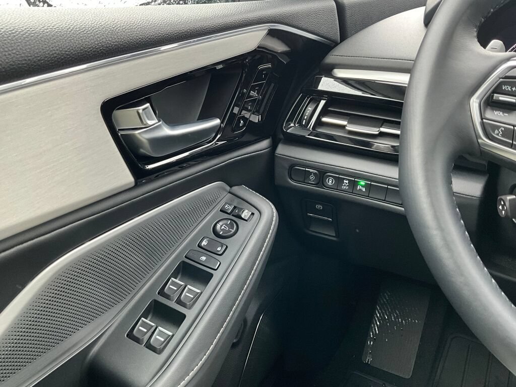 Certified 2026 Acura MDX w/ Technology Package FWD image 25