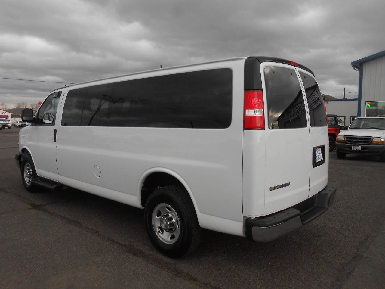 Used 2020 Chevrolet Express 3500 LT w/ LT Preferred Equipment Group image 8