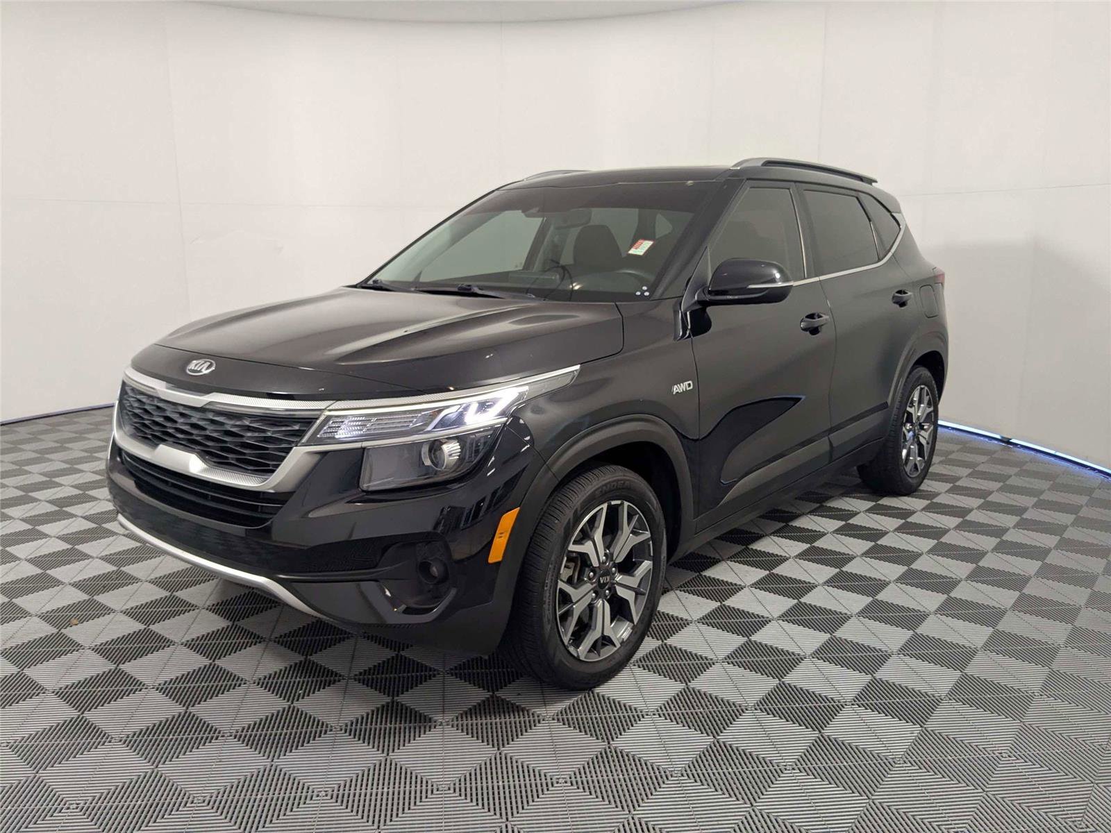 Used 2021 Kia Seltos EX image 3