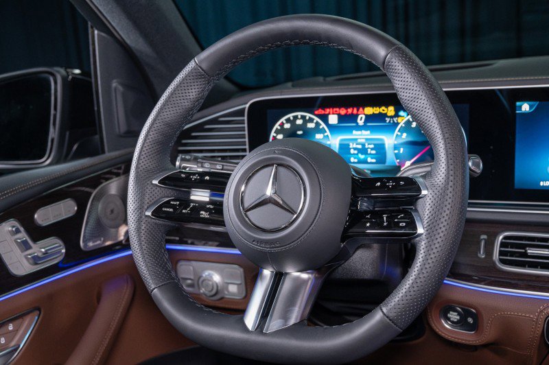 New 2026 Mercedes-Benz GLS 580 4MATIC image 16