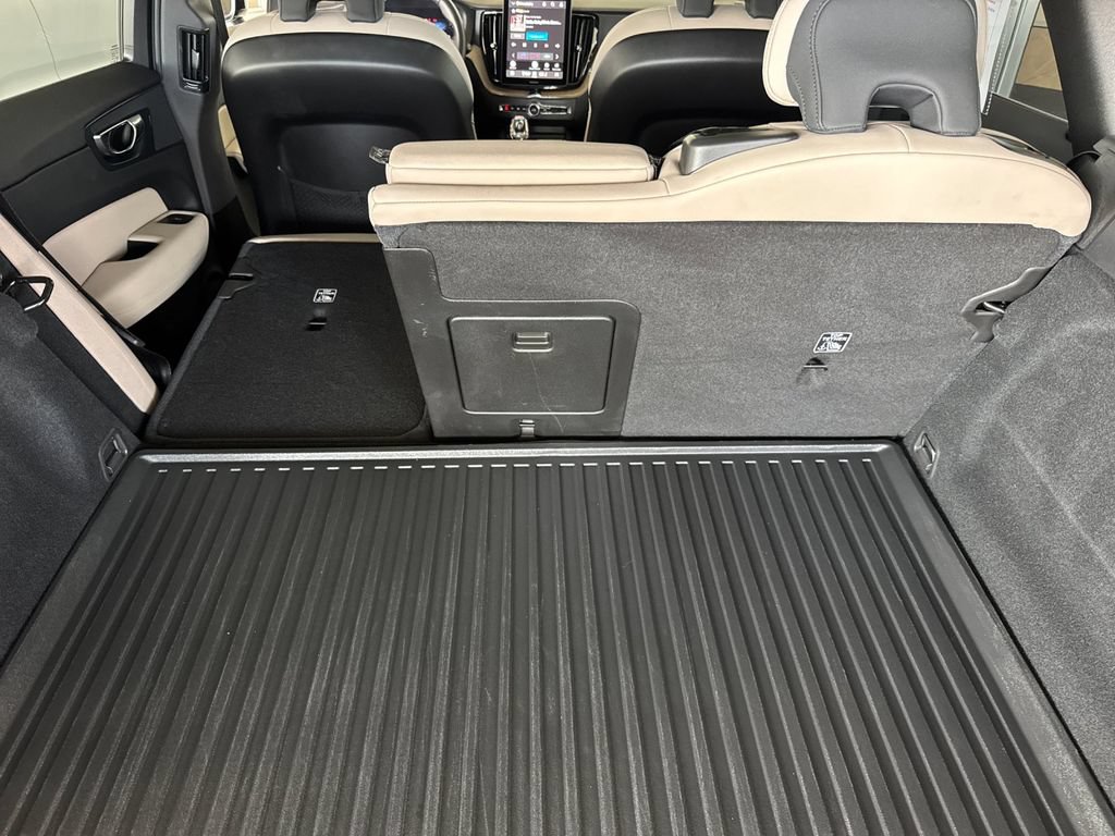 Certified 2026 Volvo XC60 B5 Plus AWD/4WD image 14