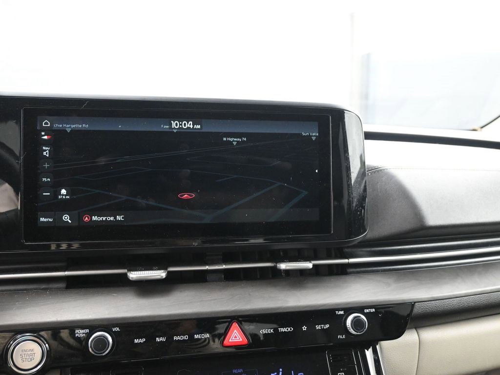 Used 2022 Kia Carnival EX image 12