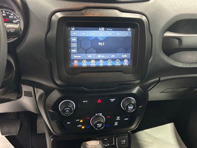Used 2020 Jeep Renegade Latitude w/ Popular Equipment Group FWD image 23