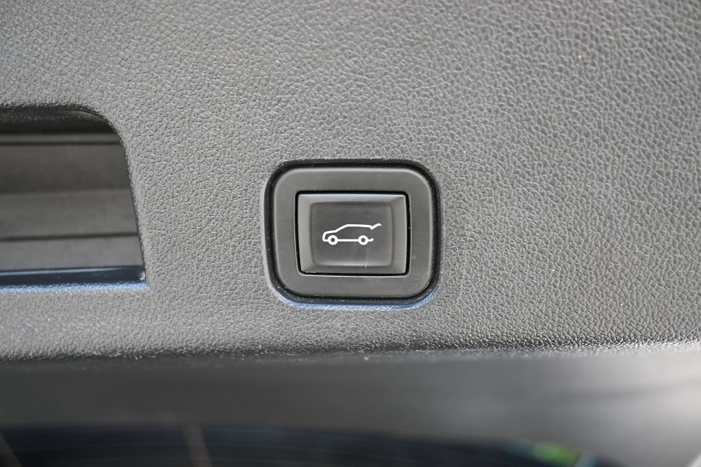 Used 2024 Chevrolet Traverse LT FWD image 16