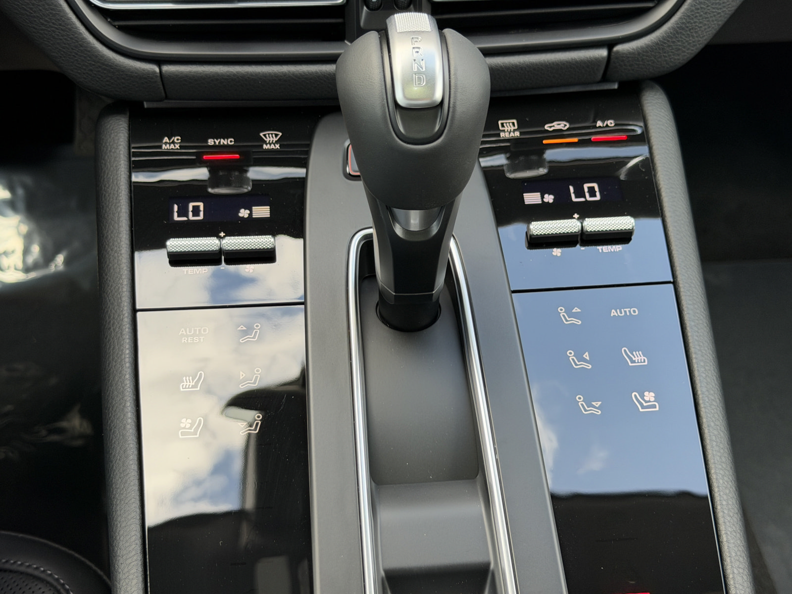 New 2026 Porsche Macan AWD/4WD image 27