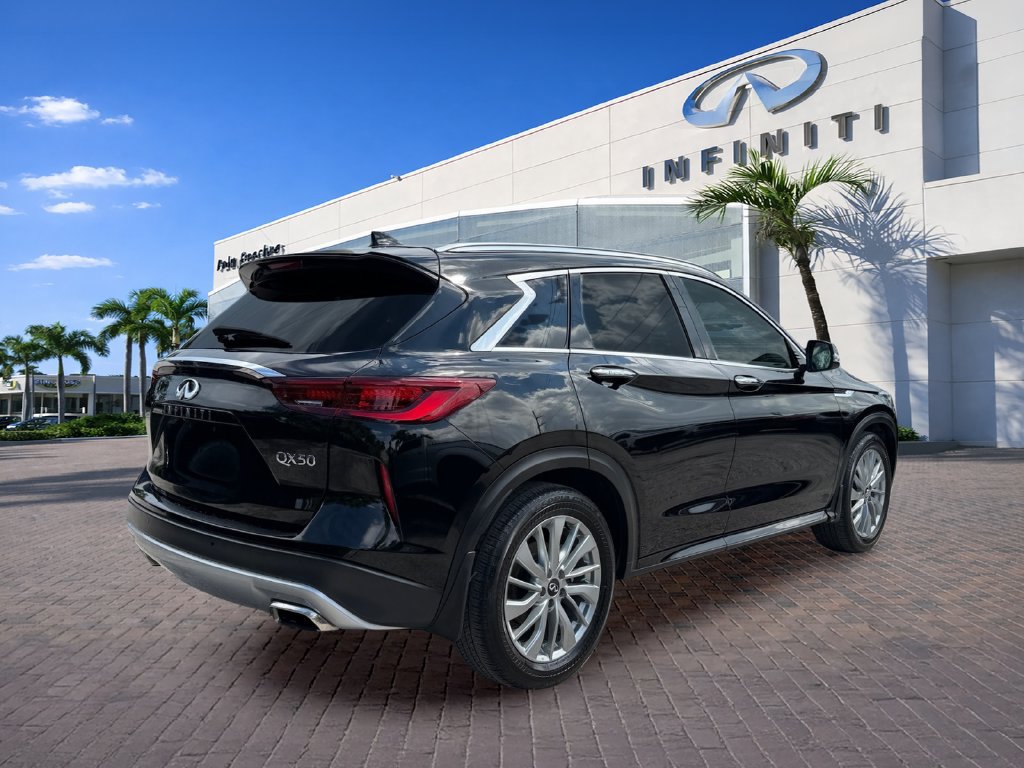 Used 2023 INFINITI QX50 Luxe FWD image 7