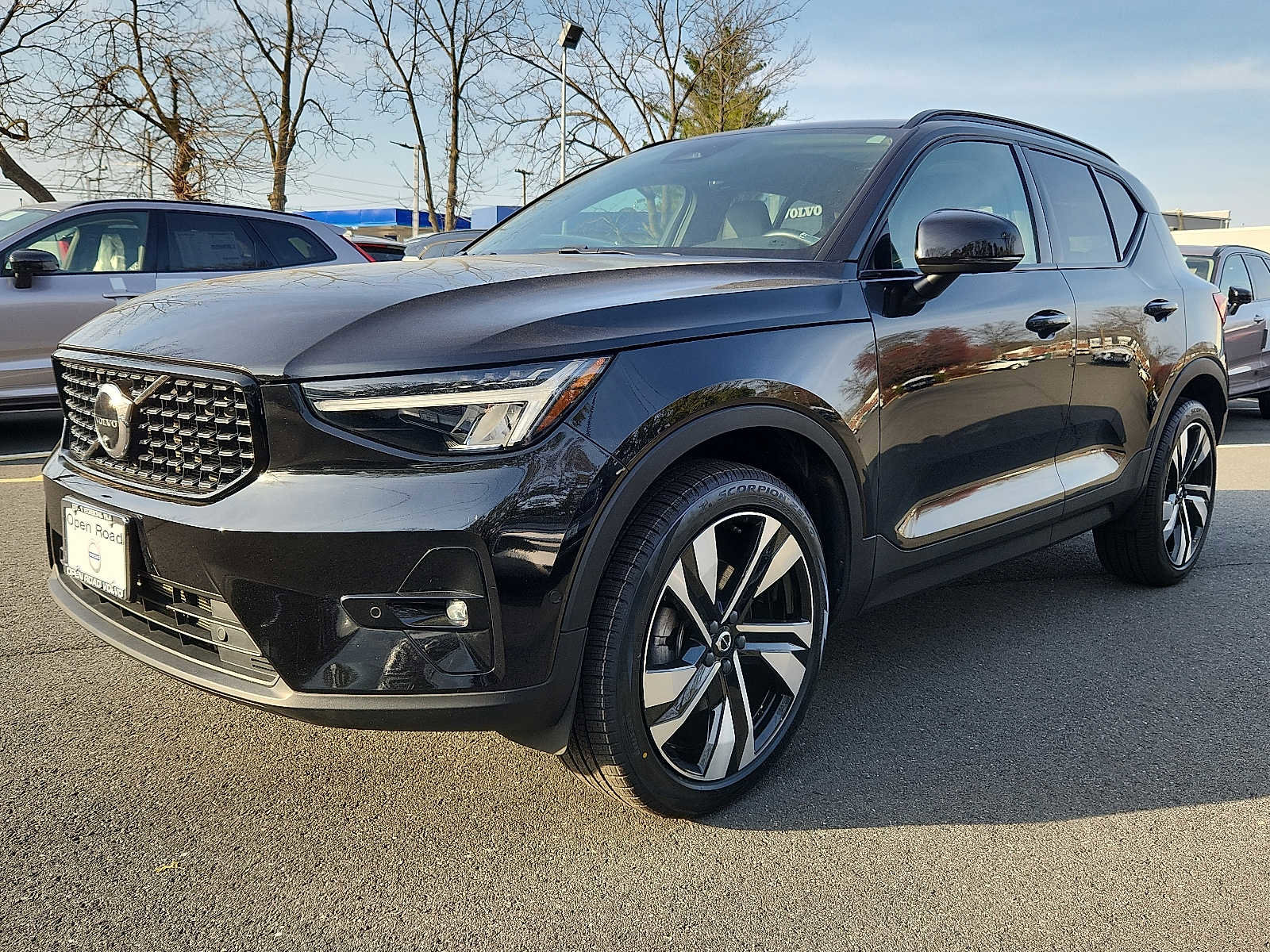 Certified 2023 Volvo XC40 B5 Plus w/ Protection Package Premier image 3